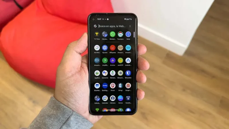 Antes de limpiar el móvil ten esto en cuenta: mucha gente ya lo ha estropeado por no saberlo 28 Merca2.es Móviles apps