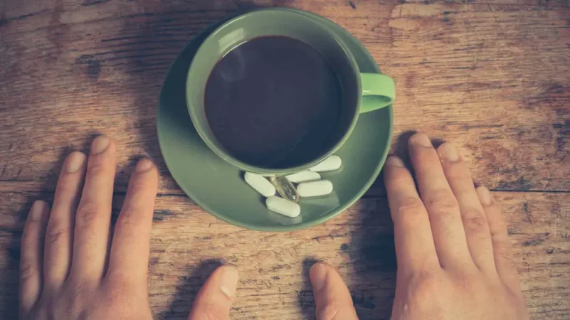 No combines estos medicamentos con café: La razón te asustará 1 Merca2.es Medicamentos para la tensión arterial y sus interacciones con la cafeína