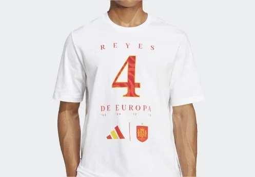 Celebra que somos los campeones de la Eurocopa con la camiseta oficial del equipo español que puedes encontrar en El Corte Inglés 1 Merca2.es reyes europa Merca2.es