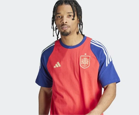 Celebra que somos los campeones de la Eurocopa con la camiseta oficial del equipo español que puedes encontrar en El Corte Inglés 2 Merca2.es selecccion esapana 2024 tiro Merca2.es