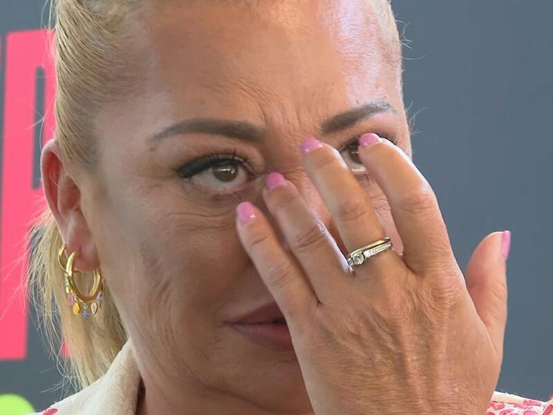 Belén Esteban llora la muerte de un ser querido: la colaboradora está muy afectada 1 Merca2.es Belén Esteban llorando en su rueda de prensa