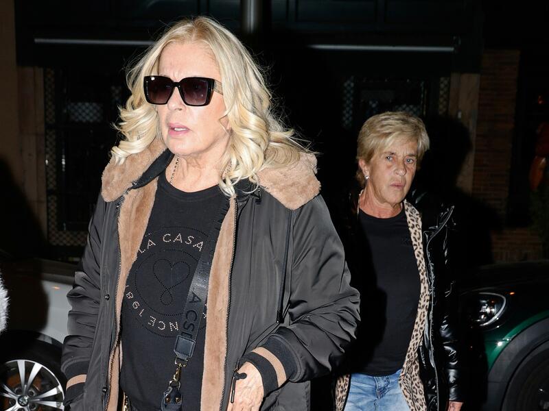 Bárbara Rey se planta en TVE con una provocadora pulsera que ha levantado ampollas 1 Merca2.es Bárbara Rey celebró el cumpleaños de Chelo García Cortés junto a ella y a su hija