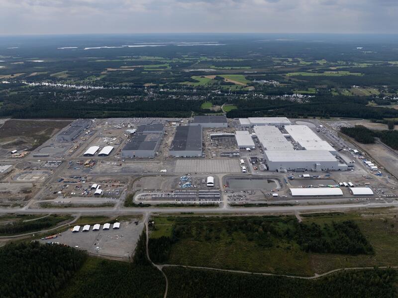 Northvolt enfrenta la crisis de eléctricos con paros en producción y despidos