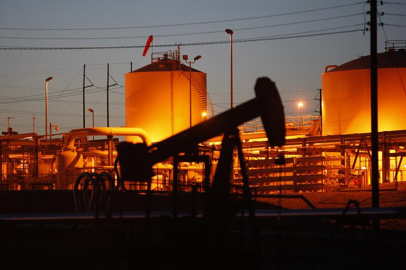 La OPEP ajusta a la baja la demanda de petróleo para 2024, manteniendo un crecimiento superior a 2 mb/d