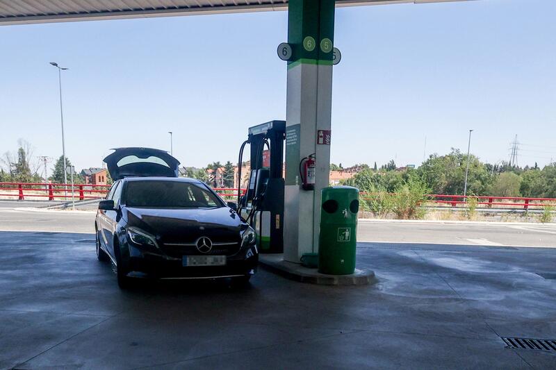 Los ingresos de las gasolineras caen un 11% en 2023, hasta los 46.418 millones, por la bajada de precios