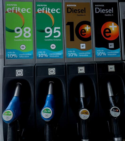 El Brent sufre el derrumbe más acusado en tres años y se situará en 70 dólares en los próximos meses