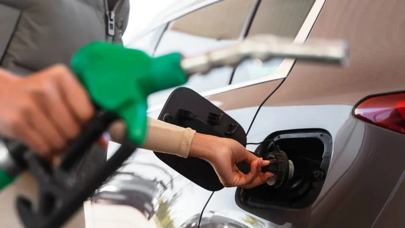 Mucho ojo a esto: la DGT te puede multar si repostas de esta manera 26 Merca2.es ahorra-gasolina