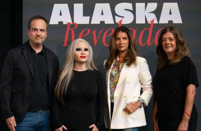 Alaska Revelada Movistar Plus Merca2.es