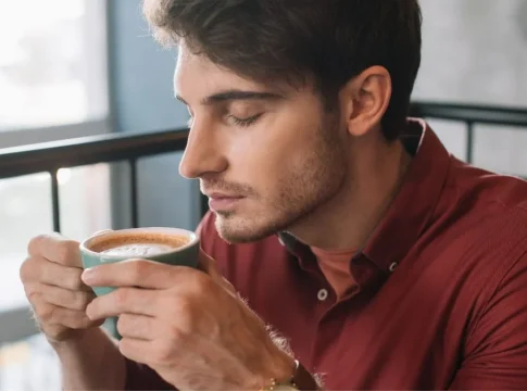 Café-barista-desde-casa-app-móvil Café estilo barista ahora a tu alcance: personaliza cápsulas y gestiona tu cafetera desde el móvil