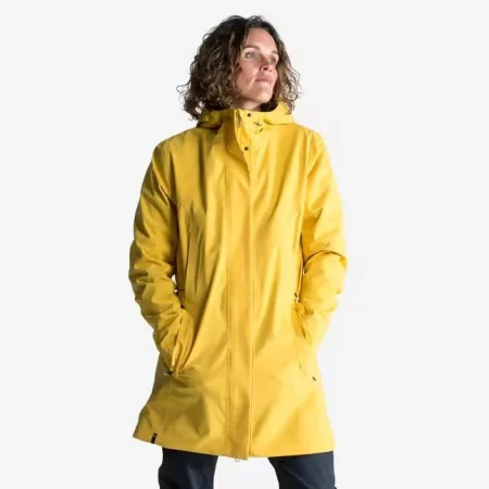 Decathlon se prepara para el otoño con su nuevo chubasquero perfecto para la aventura urbana 9 Merca2.es Chaqueta Impermeable Mujer Sailing 300 amarillo