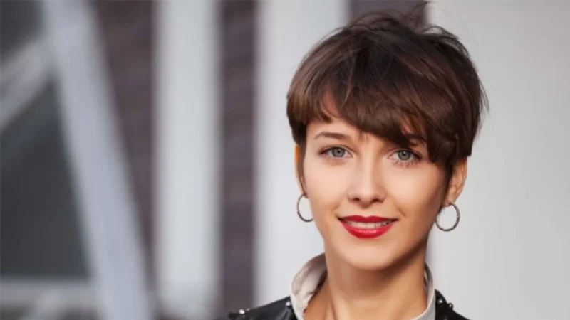 OCU: la salud de tu pelo corre mucho peligro si te compras este champú 25 Merca2.es El corte de pelo 'guillotina' se posiciona como la tendencia de 2025: Cómodo y con mucho estilo