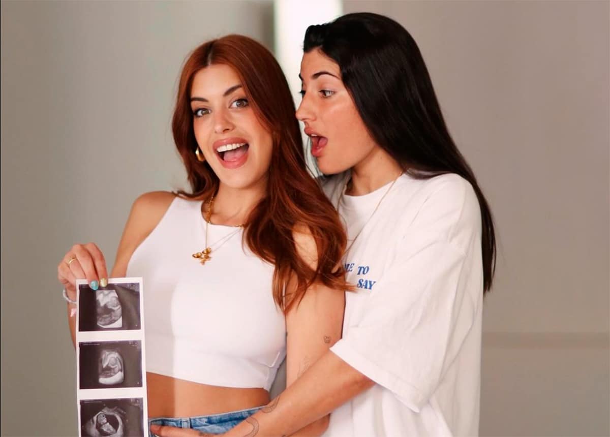 Dulceida en la recta final del embarazo: "siento que llevo tres años embarazada" 1 Merca2.es Dulceida y Alba Paul con la ecografía de su primer hijo.