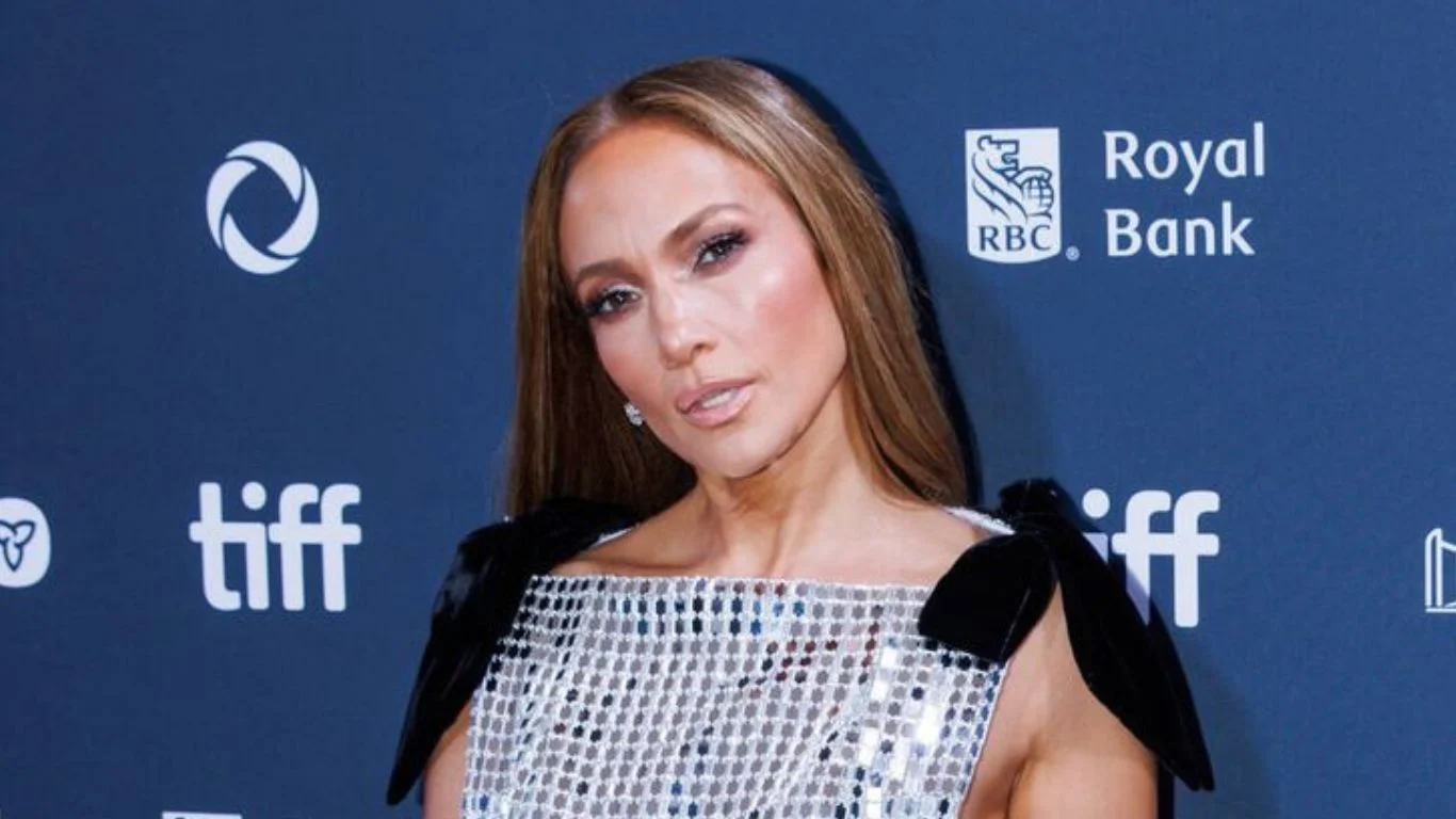 Quién es la hermana de JLo que a los 53 años la supera en todo