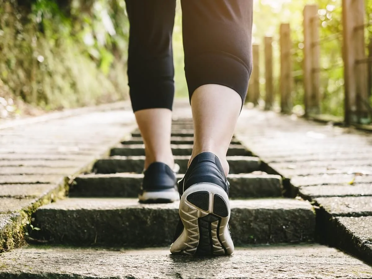 La cantidad de tiempo que hay que caminar al día para eliminar el exceso de azúcar en el cuerpo