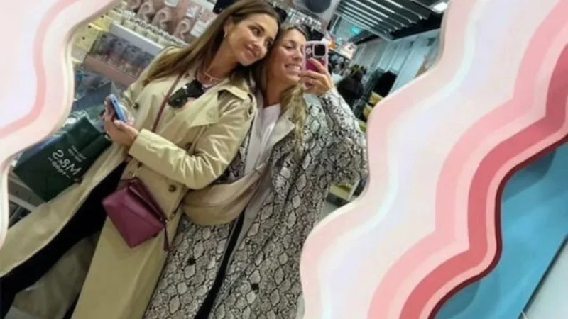 La gabardina de Primark que Paula Echevarría puso en su armario por solo 50 euros 1 Merca2.es El look de Paula Echevarría como el de Primark