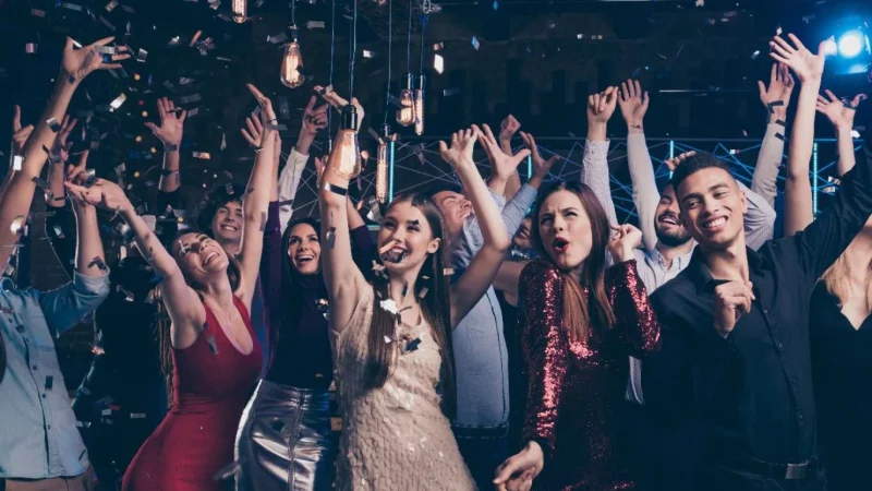 El tardeo más divertido de Madrid: disfruta con amigas por 12 euros 1 Merca2.es Haz tu reserva y pasa una noche única en Madrid