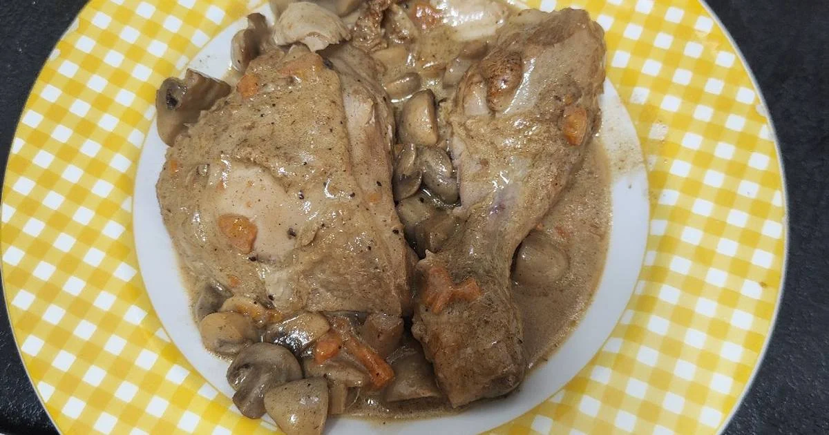 Receta fácil y reconfortante de pollo a la sidra con setas