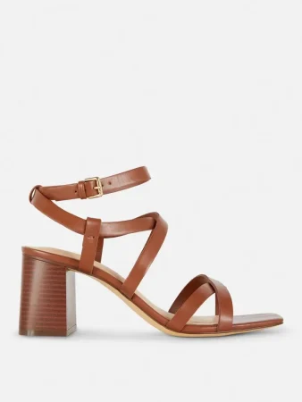 Sandalias de tacón grueso con tira cruzada