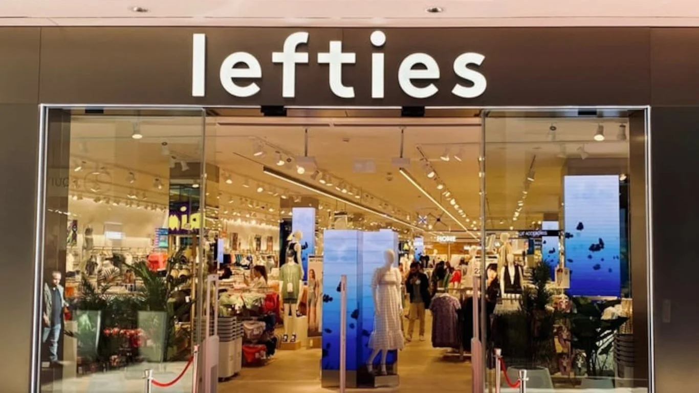Las camisas de Lefties que están marcando la tendencia en el trabajo y desde 8 euros