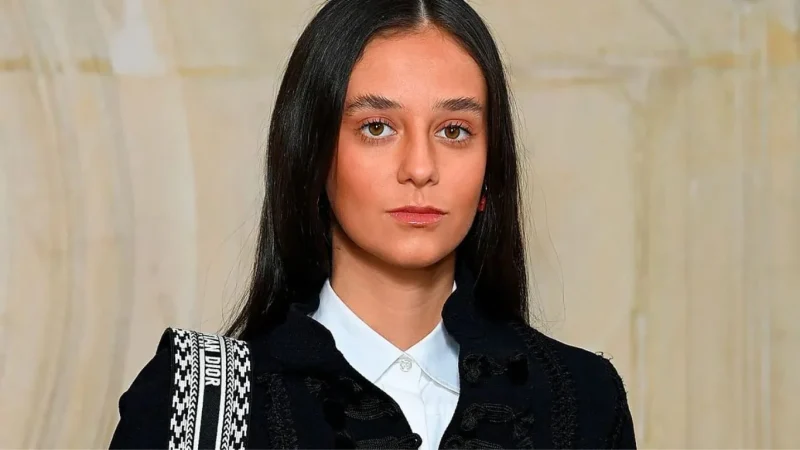 Estas son las zapatillas de Victoria Federica que te subirán unos centímetros y esculpirán tus piernas"