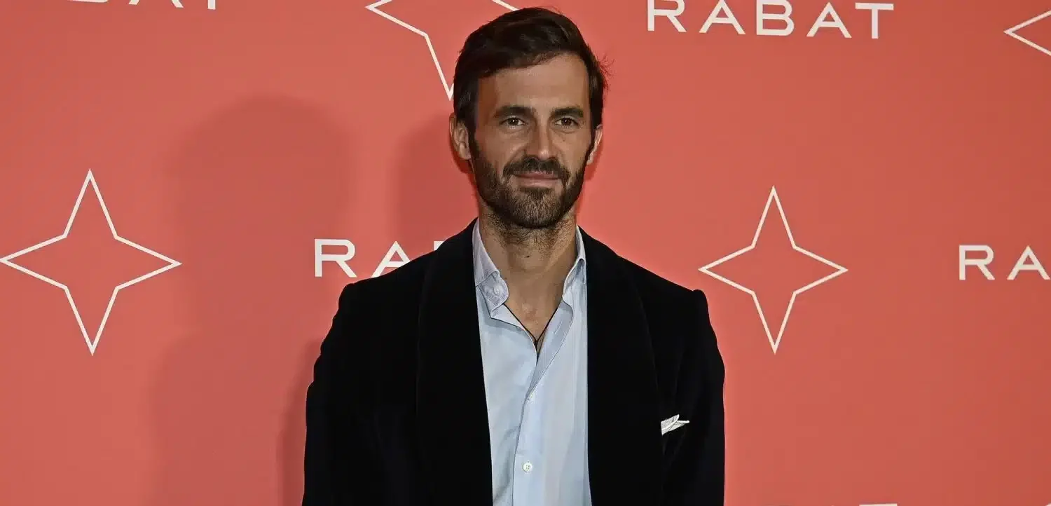 Enrique Solís pierde los papeles y acaba denunciado por «empujar y arrebatarle el móvil» a una mujer