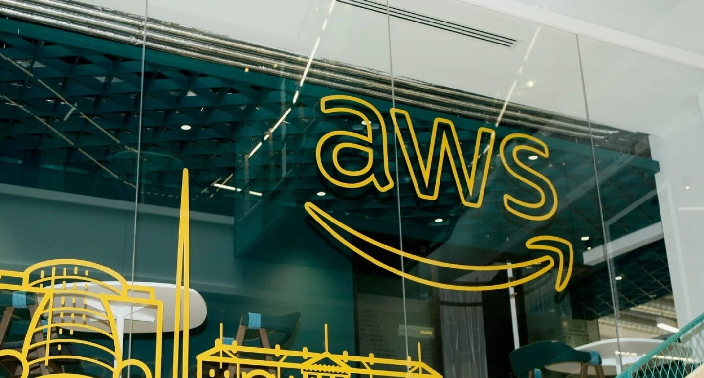 Reino Unido recibe 9.486 millones de euros de AWS para expandir su infraestructura en la nube