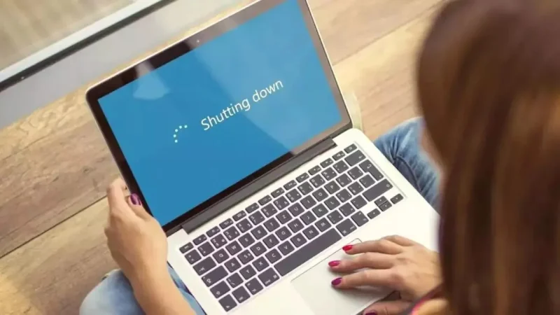 Ten cuidado con el error que sueles cometer al apagar y encender tu ordenador, podrías dañarlo 1 Merca2.es Apagar ordenador
