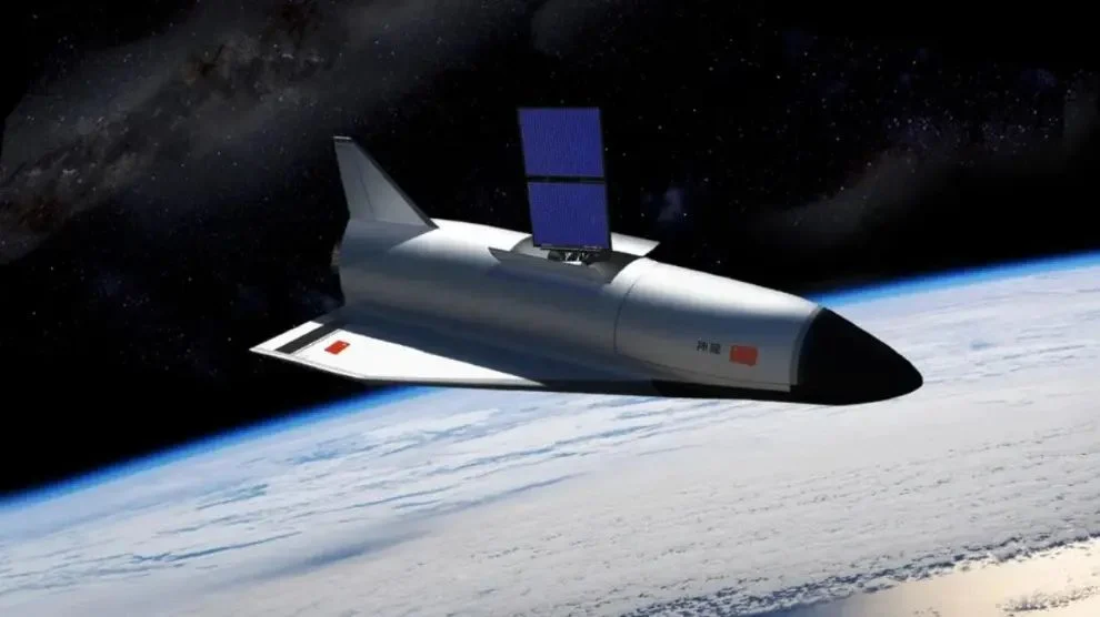 Tras 300 días orbitando aterriza el avión secreto chino y esto es lo que sabemos de él