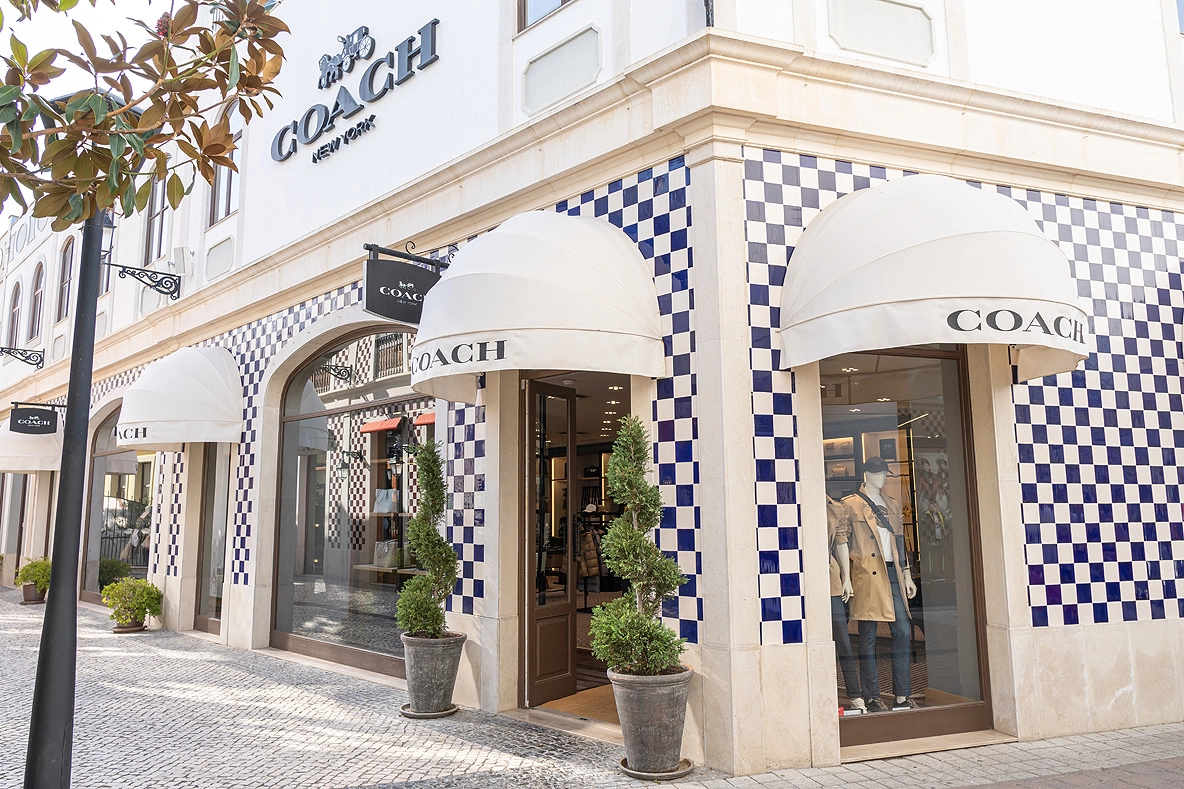 La estrategia ‘Amplify Growth’ impulsa a Tapestry: más Gen Z, más marroquinería y menos promociones en un trimestre mejor de lo previsto