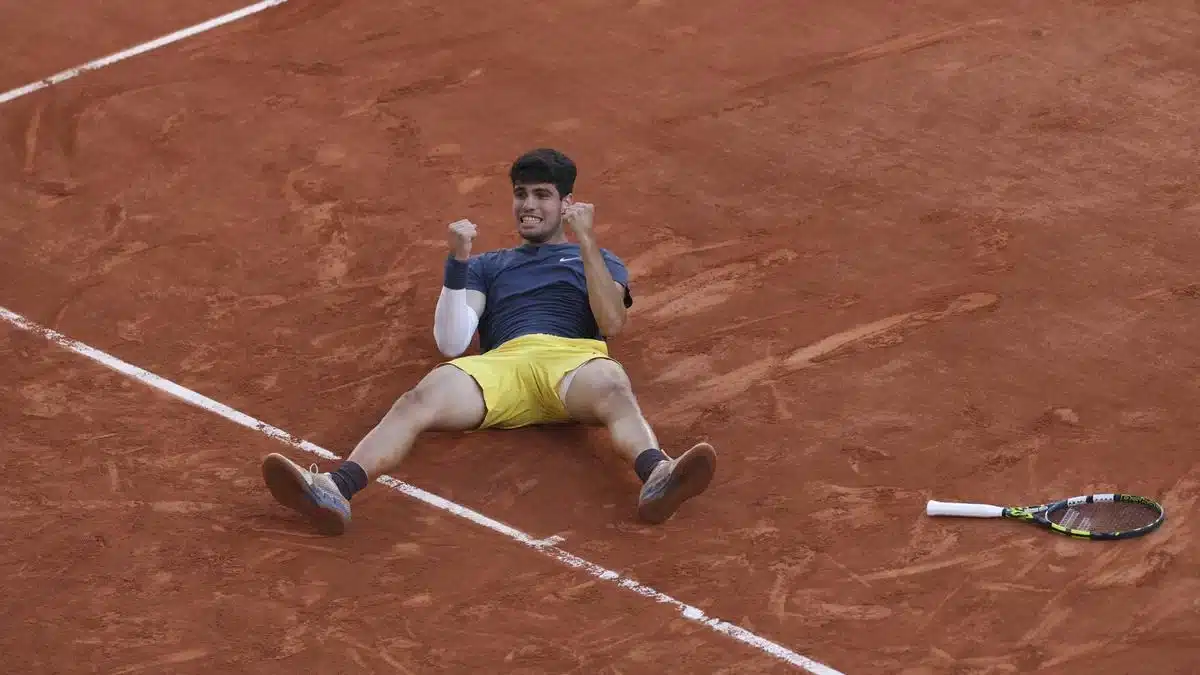Carlos Alcaraz pillado en Wimbledon con alguien cercano a Cayetano Rivera 2 Merca2.es Carlos Alcaraz