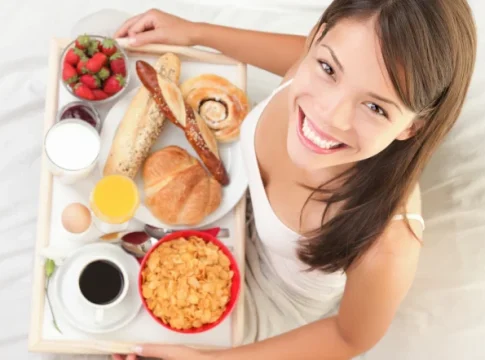 desayuno-para-romper-el-ayuno-- El desayuno perfecto para romper el ayuno sin miedo al efecto rebote, según un experto