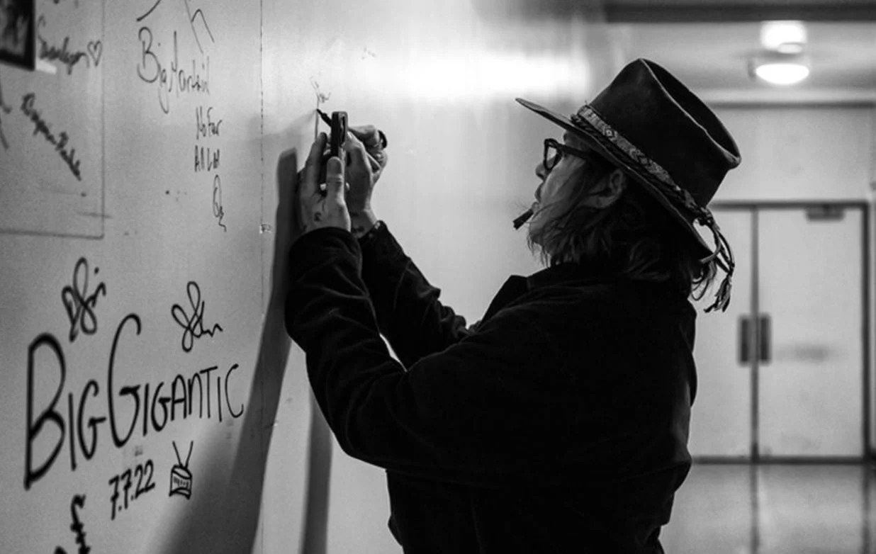 Las obras de arte y el proceso creativo de Johnny Depp cobrarán vida en la exposición ‘A Bunch of Stuff’