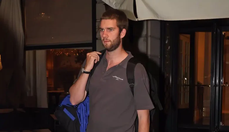 Una infancia complicada marcada por el escándalo. El peso de ser el mayor