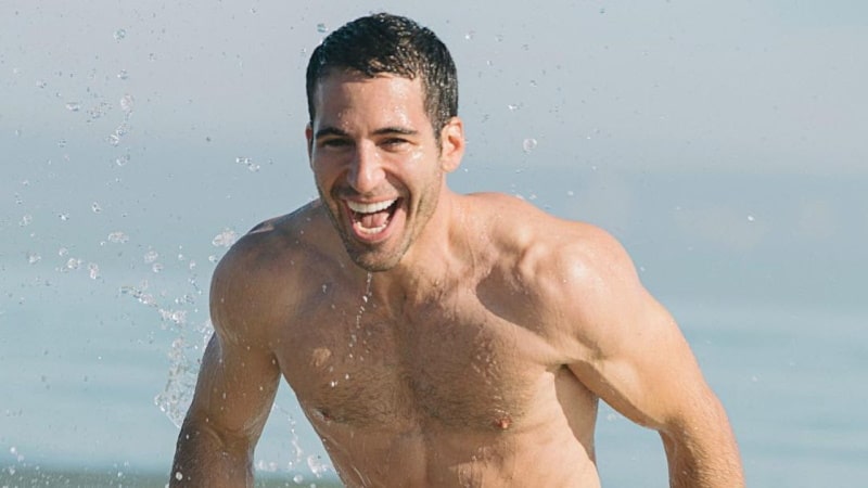 Miguel Ángel Silvestre: el rompecorazones que no puede escapar del amor de Rebeca Toribio 3 Merca2.es miguel angel silvestre sin camiseta