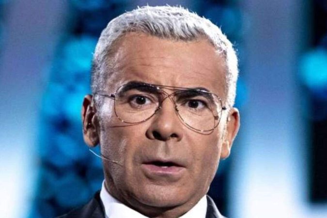 primer plano jorge javier vazquez muy sorprendido mirando camara 1200 800 Merca2.es