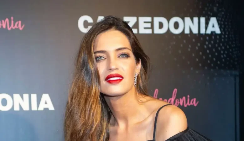 sara carbonero calze1 e1718103243571 Merca2.es