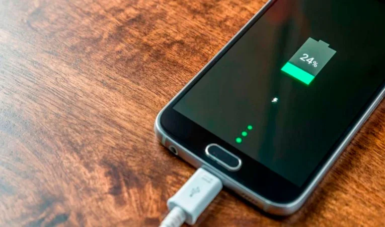 Por qué debes poner a cargar el móvil mientras está apagado 1 Merca2.es Teléfono apagado