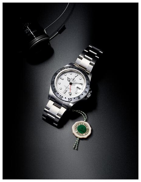 Watches of Switzerland compra Hodinkee, plataforma respaldada por Tom Brady