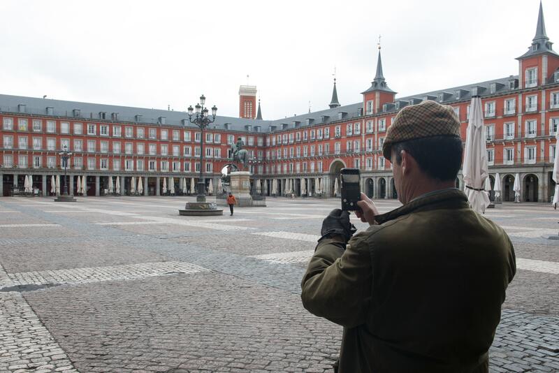 Los cambios de compañía de telefonía móvil caen en agosto un 7,8%, hasta las 410.177 operaciones, según CNMC