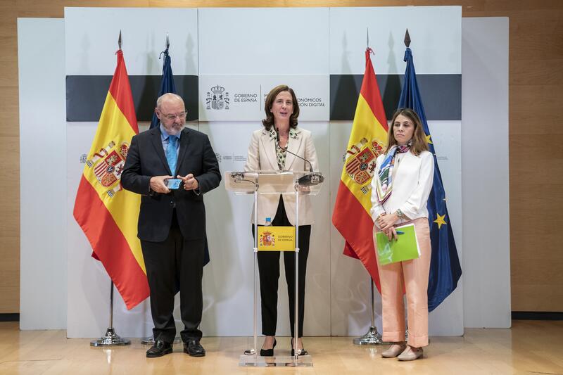 AEB y CECA se oponen al nuevo impuesto bancario y no descartan acciones legales