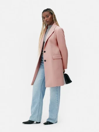 Abrigo con botonadura sencilla