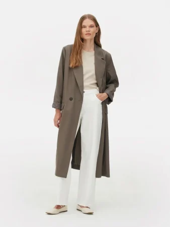 Abrigo duster con doble botonadura de The Edit