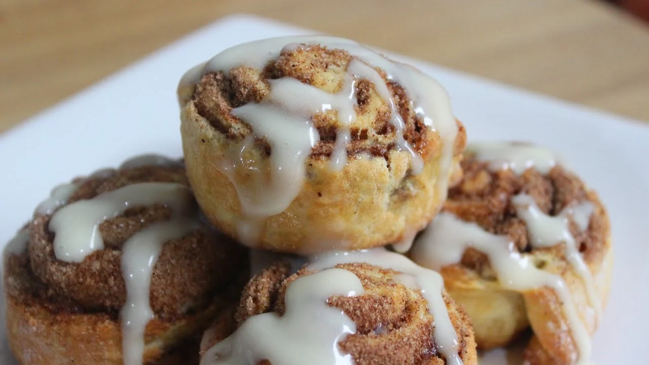 Así es cómo puedes tener listos unos deliciosos rollitos de canela en 20 minutos