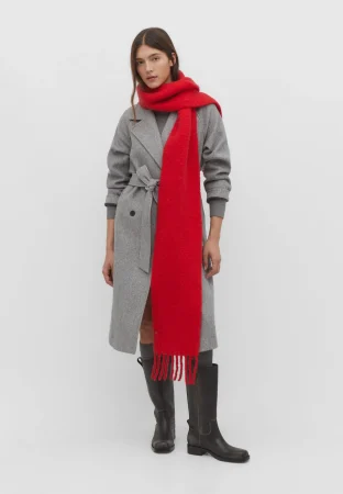 Stradivarius lanza su línea de accesorios de temporada: las piezas clave que necesitas ya 12 Merca2.es Bufanda lisa