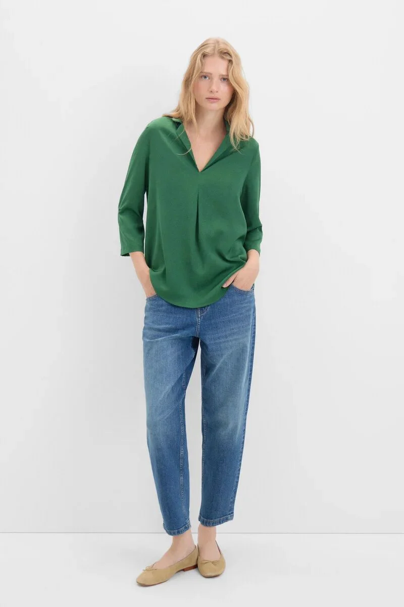 Blusa satinada cuello solapa