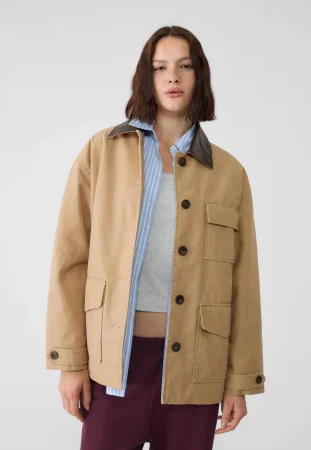 Esta cazadora oversize de Stradivarius es la definición de una buena compra 50 Merca2.es Cazadora bolsillos cuello combinado