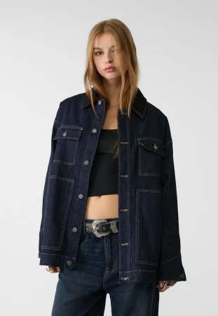 Esta cazadora oversize de Stradivarius es la definición de una buena compra 48 Merca2.es Cazadora denim oversize bolsillos