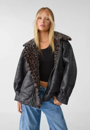 Esta cazadora oversize de Stradivarius es la definición de una buena compra 51 Merca2.es Cazadora doble faz efecto pelo leopardo