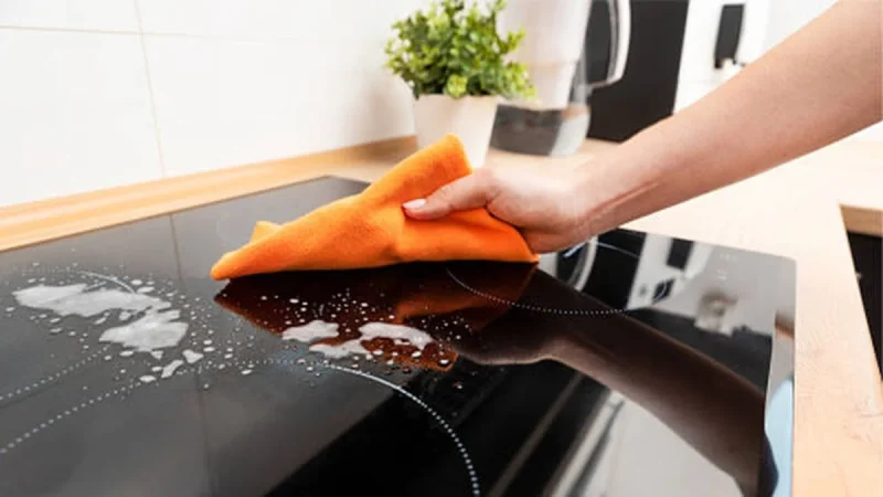 Deja tu vitrocerámica como recién estrenada con este sencillo truco