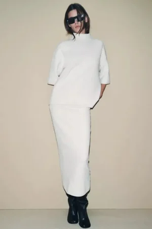 El conjunto de punto de Zara perfecto para este otoño que no puedes dejar pasar 2 Merca2.es FALDA MIDI PUNTO Y JERSEY PUNTO CUELLO PERKINS